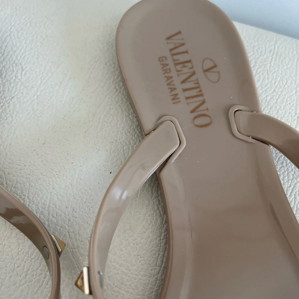 Valentino Garavani Rockstud Jelly Thong Flat Sandal’s Women’s Size 40 - Picture 9 of 11